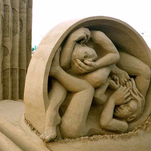 Yin Yang sand sculpture, world championship sand sculpting master carver
